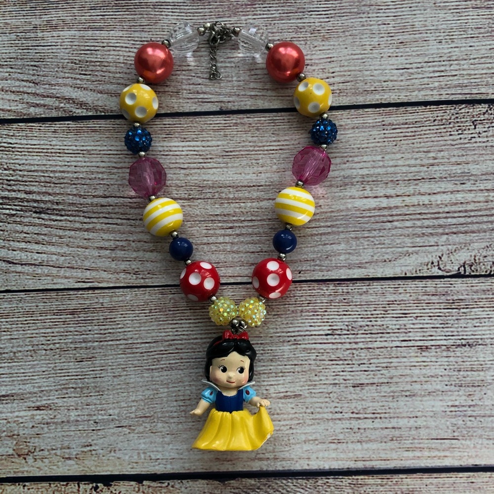❌ SOLD ❌ Snow White Disney Princess Necklace